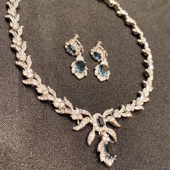 A Set of Absolutely Stunning Simulated Diamond & Sapphire Necklace & Earrings - Picture 5 of 15